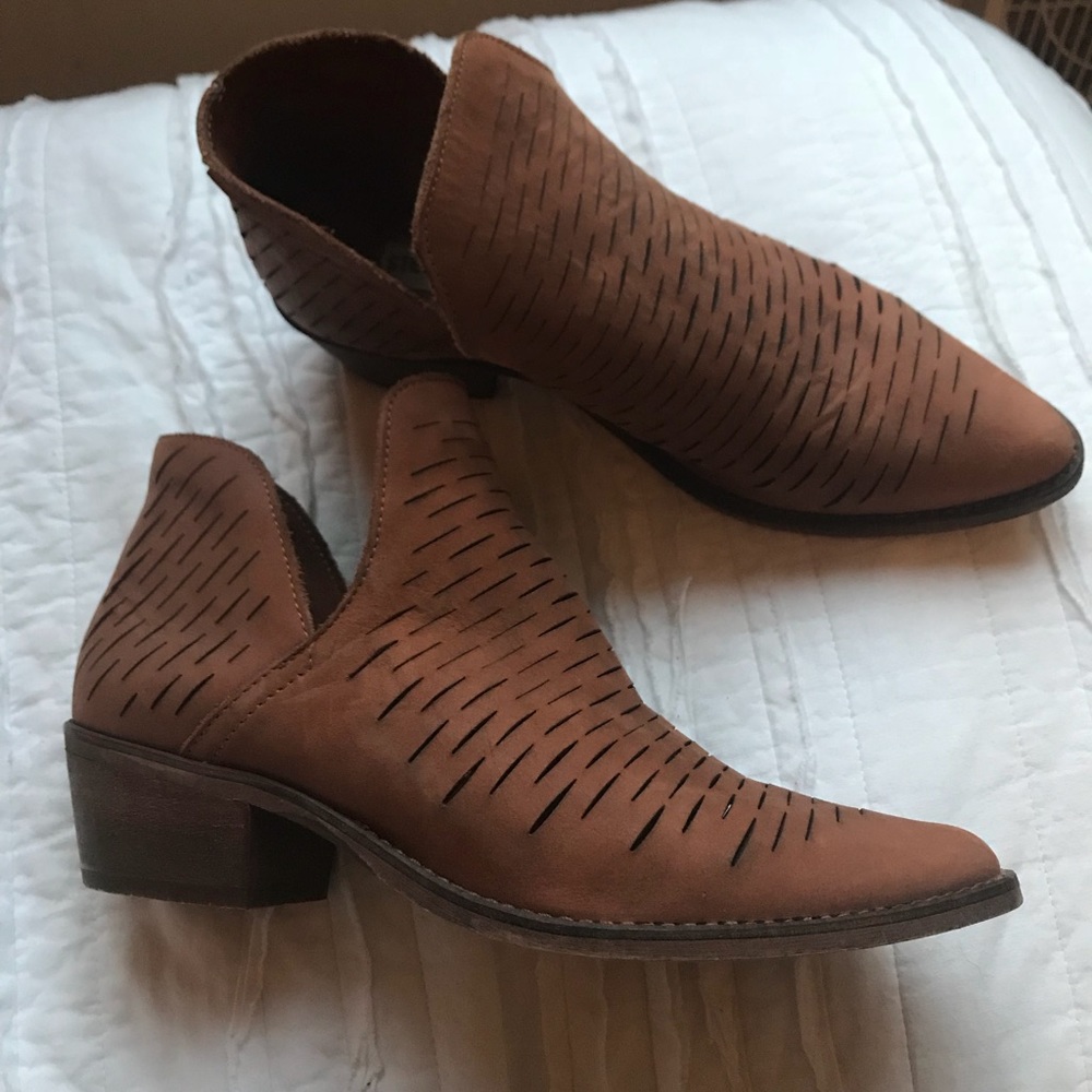 Steve Madden Brown cut out Booties